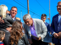 Ferraresi visitó Catamarca para entregar viviendas y créditos