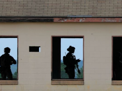 Las drogas vienen del interior de la base militar